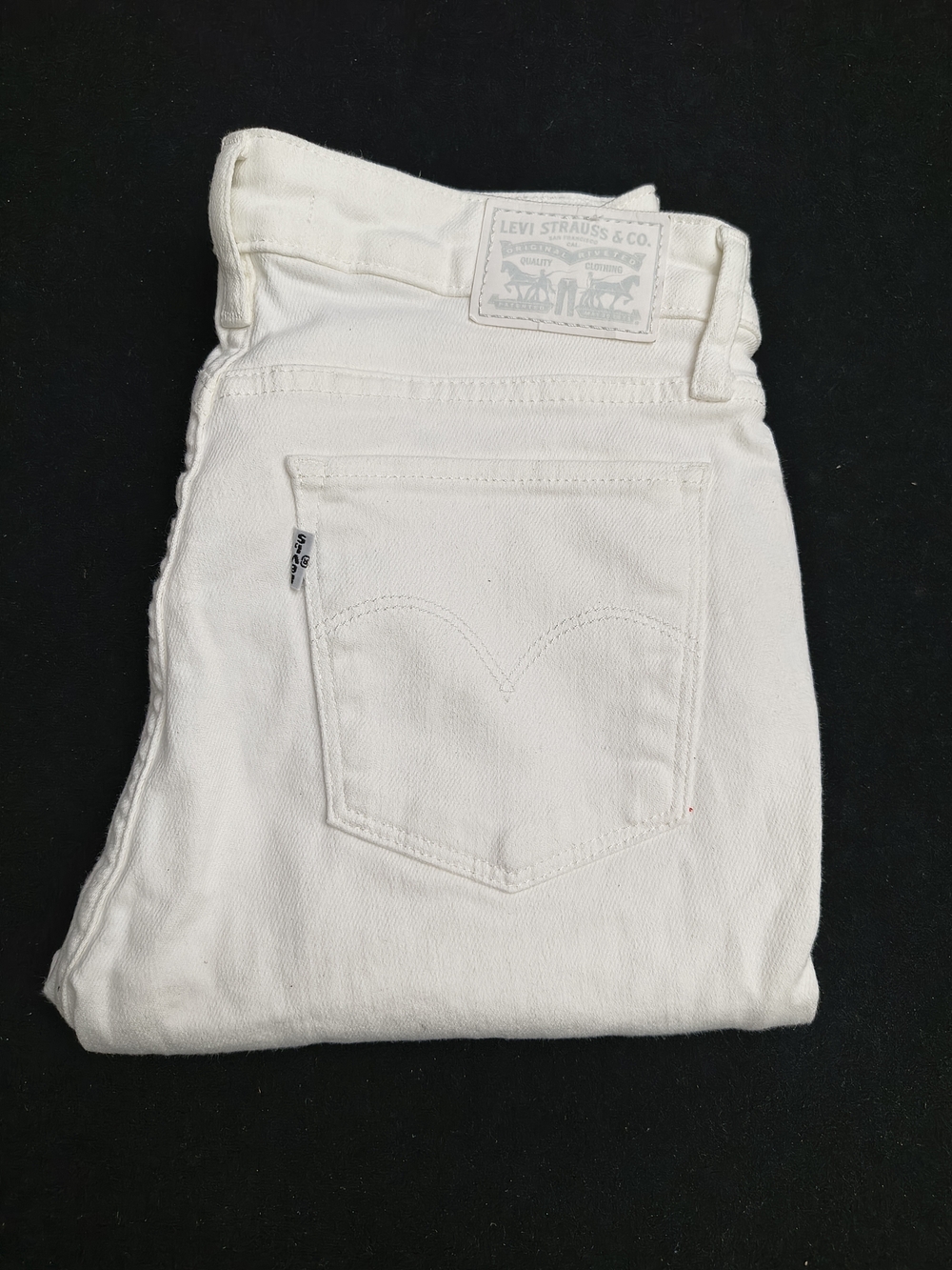 Levi's 711 Skinny Women's White Denim Jeans - Classic 5-Pocket